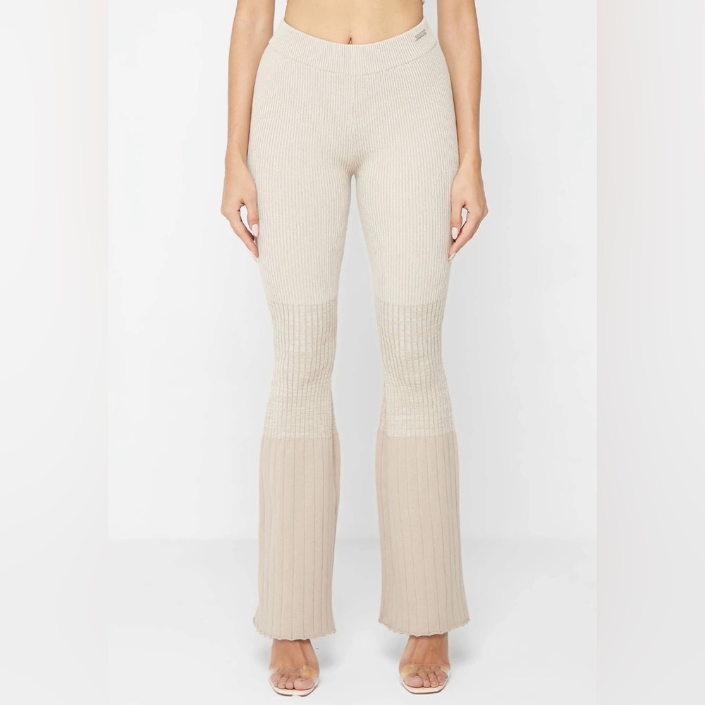 Manière de Voir Set - Beige Ribbed Contour Crop Top & Ombré Flared Leggings - Picture 6 of 15